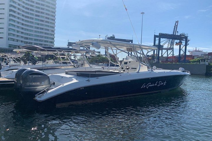 Boat rental 41 feet to go to the Rosario Islands