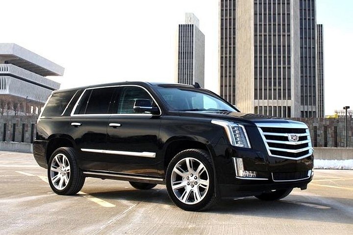 Dubai Airport DXB Round-Trip Private Transfer in Luxury SUV