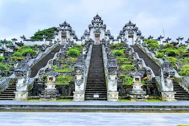3 Days Tours : Tanah Lot Temple And Lempuyang The Gate Of Heaven