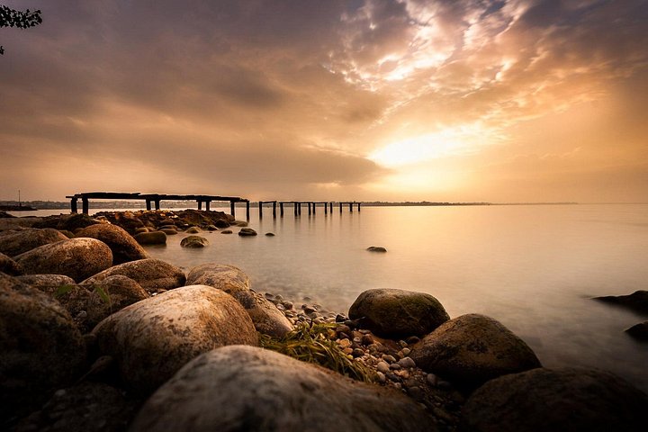 Photo session on Lake Garda at sunset
