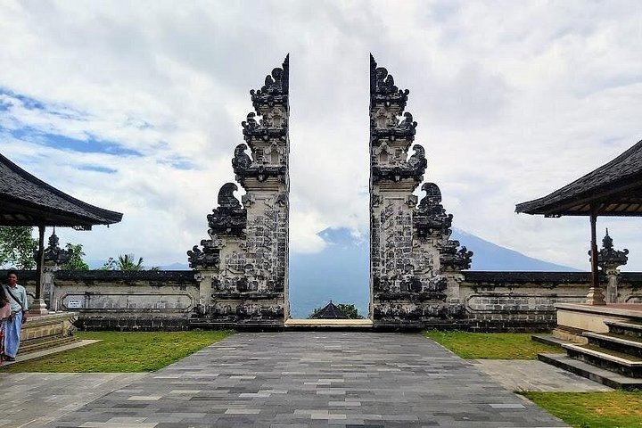 Magnificent Tour Lempuyang Gate Of Heaven and Tirta Gangga