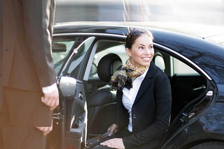 One Way Private City Transfer from Agra to Delhi