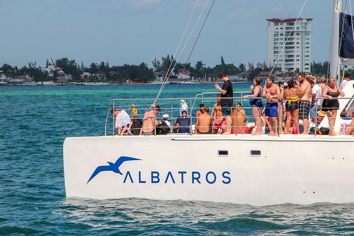 Party in Catamaran + Open Bar - Only Adults! With DJ