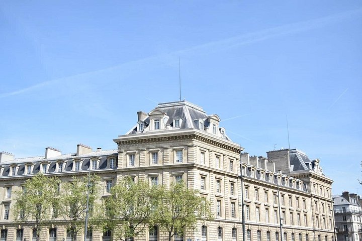 4 hours Private Tour at Marais and Montmartre in Paris with Hotel pickup