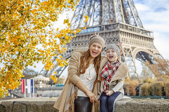 Family Tour of Paris Old Town and Grévin Museum