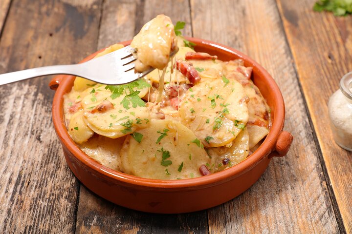 Traditional French Food and Paris Old Town Private Tour
