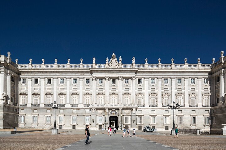 Madrid: Old Town guided + Royal Palace Fast Track Entry & Visit