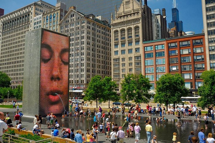 Private & All-Inclusive Chicago Downtown Highlights Walking Tour