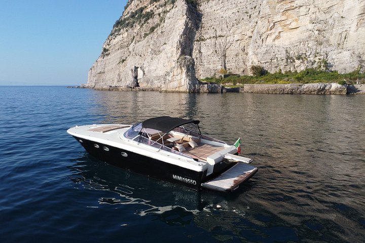 Full Day Private Boat Tour of Capri