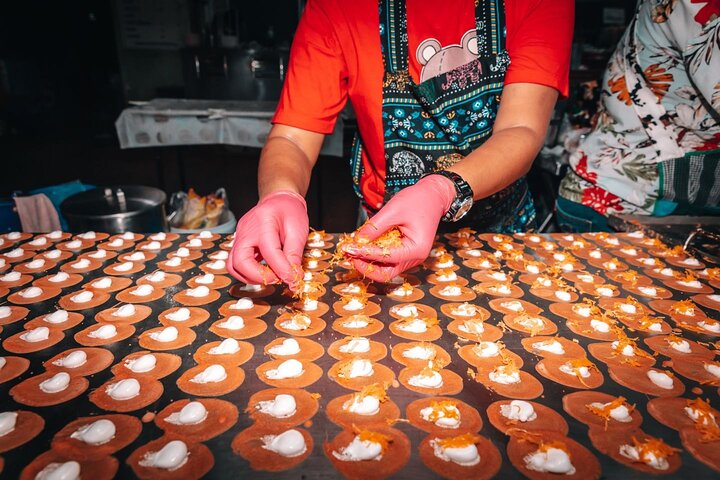 Bangkok Backstreets Food Tour with 15+ Tastings