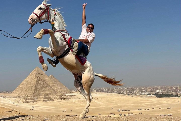 Giza Pyramids, Sphinx & Saqqara – Full Guided Private Day Tour