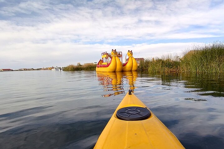 kayak uros mas conexión con isla Taquile