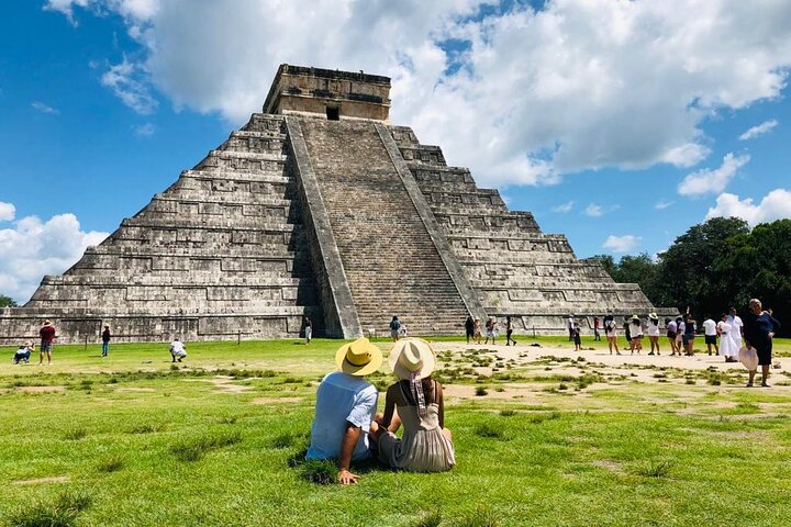 Chichen Itza with Cenote Maya