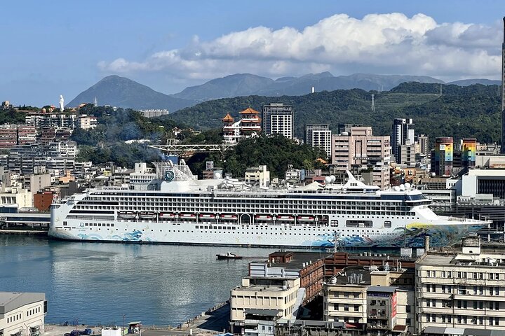 Private Cruise Tour from Keelung: Trip to Taipei