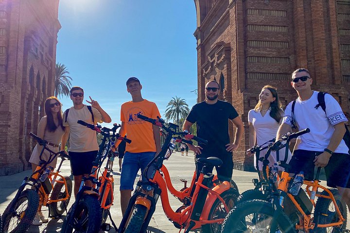 Barcelona: German guided tour by bike or e-bike