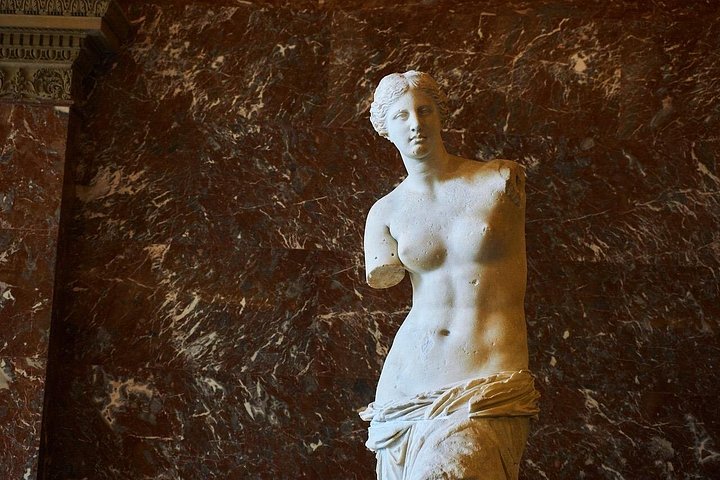 Louvre Private Tour in Chinese and English with a Certified Guide