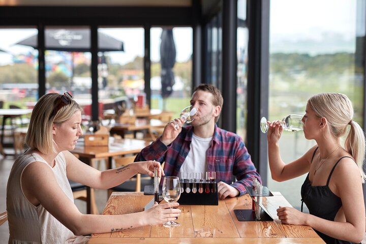 Bellarine Peninsula Public Winery Tour - Lunch Included