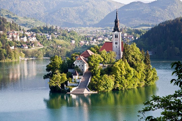 Private Lake Bled and Ljubljana Tour from Zagreb