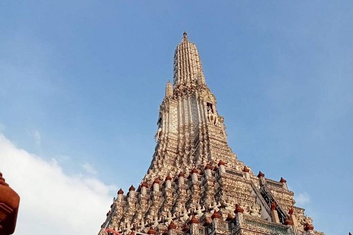 Visit Wat Pho and Wat Arun with Local Expert