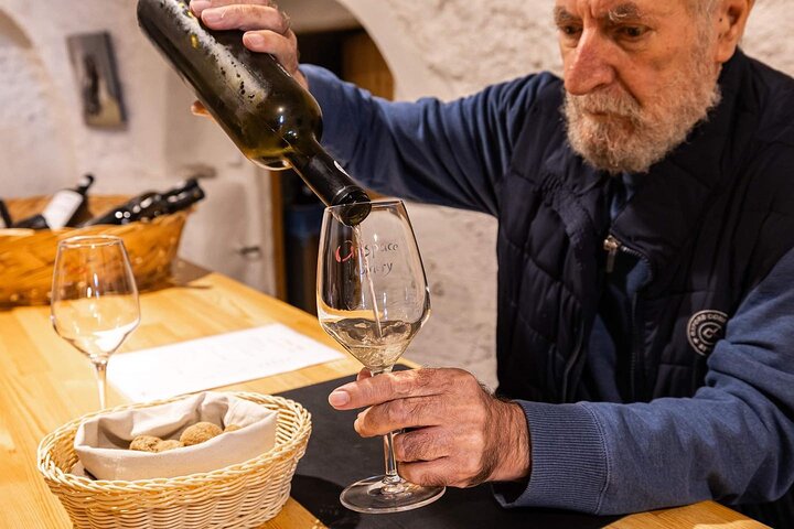 Santorini: Private Wine Tour in 3 Wineries and 12 Wine Tastings