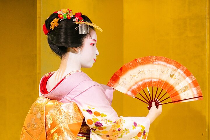Maiko Night Performance with Kaiseki-style Kyoto cuisine Dinner