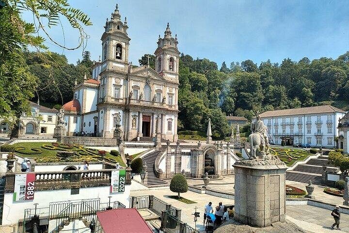 Tour- Guimarães and/or Braga