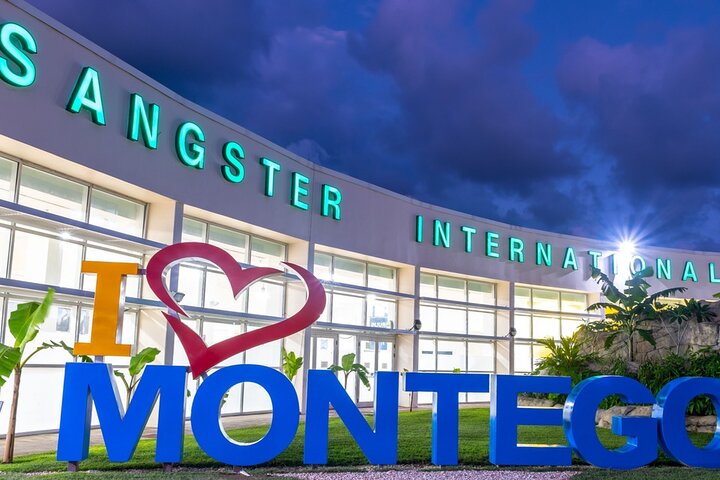 Airport Pickup, Dropoff to any Resort or Airbnb in Montego Bay