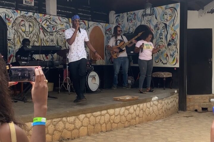 Bob Marley 9 Mile Tour e The Blue Hole Falls saindo de Montego Bay