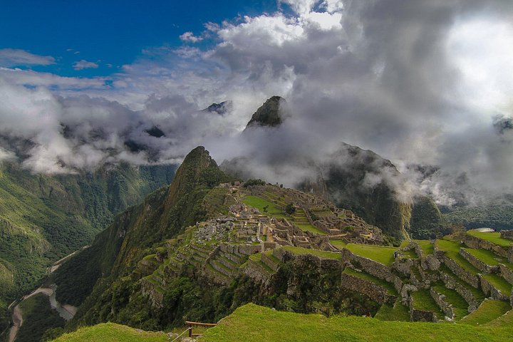 Short Inca Trail to Machu Picchu With Hotel 2D-1N