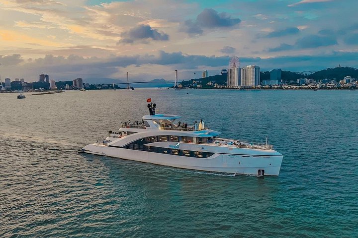 Halong Bay Luxury Dinner Cruise