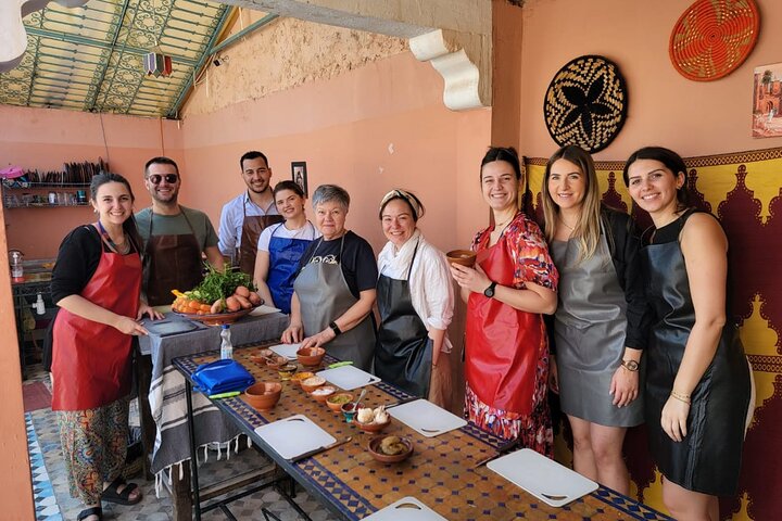 Cours de cuisine avec une famille locale