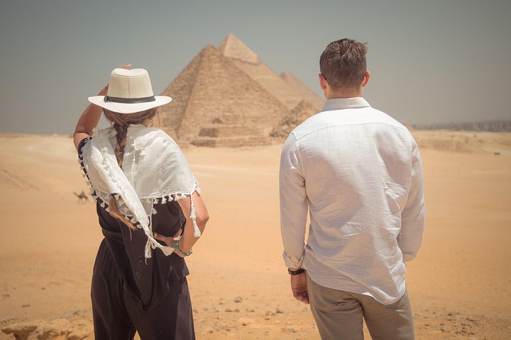 Full-Day Cairo Tour: Pyramids, Egyptian Museum and Old Market