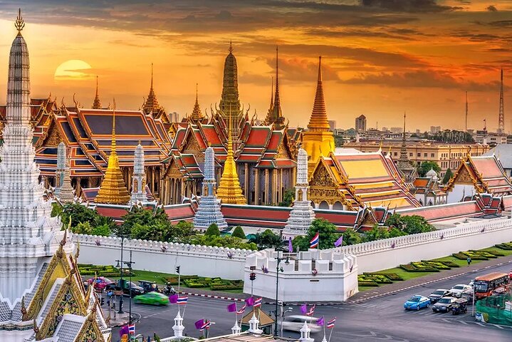 Private Bangkok Car and Driver with Custom Route