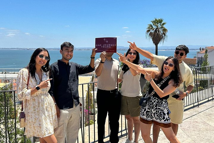 St George's Castle Skip-the-Line & Small-Group Lisbon Alfama Tour