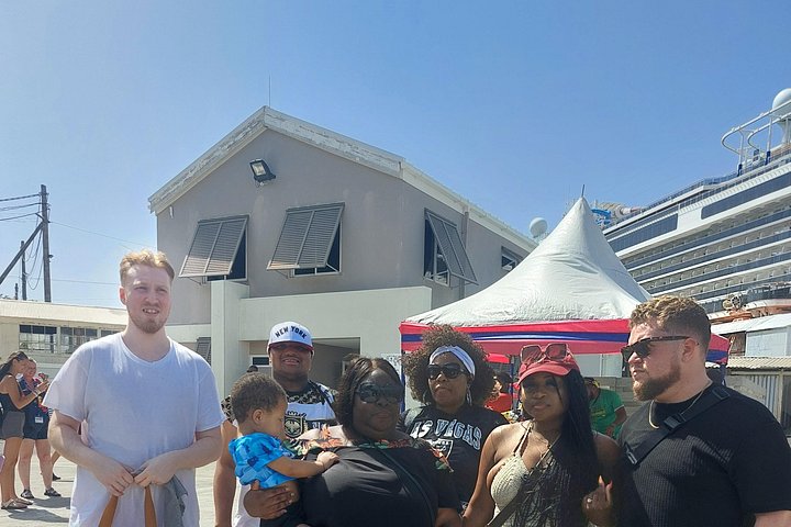 Cruise Ship passengers: From ocho rios pier to Bob Marley museum