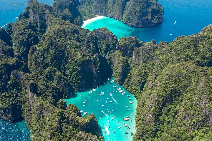 Phi Phi & Bamboo Island Full Day Tour by Premium Speed-Catamaran