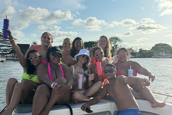 Bachelorette Party in Private Boat Up 16 People
