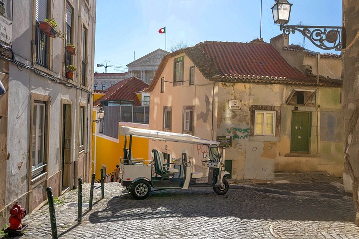 2h Sunset Views Lisbon by Tuk Tuk