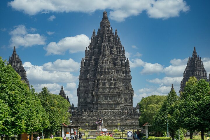 Setumbu Sunrise, Borobudur Climb (Ticket Assistance) & Prambanan