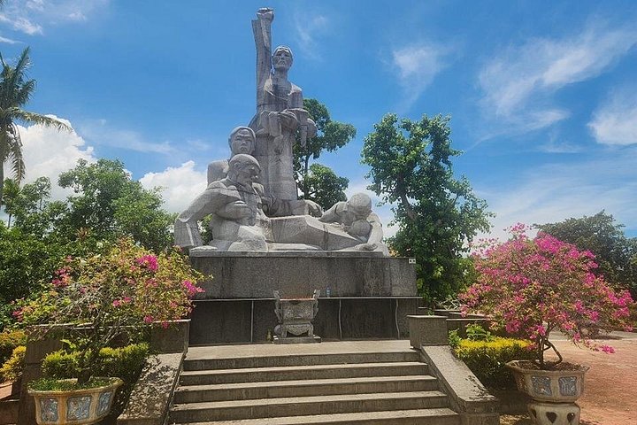 MY LAI MASSACRE & VIETNAMESE HEROIC MOTHER STATUE - Private Tour