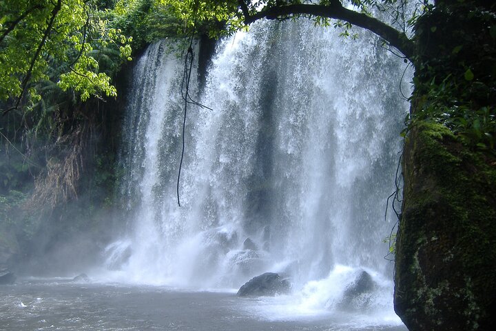Tour privado a la cascada de la montaña Kulen y maravillas históricas