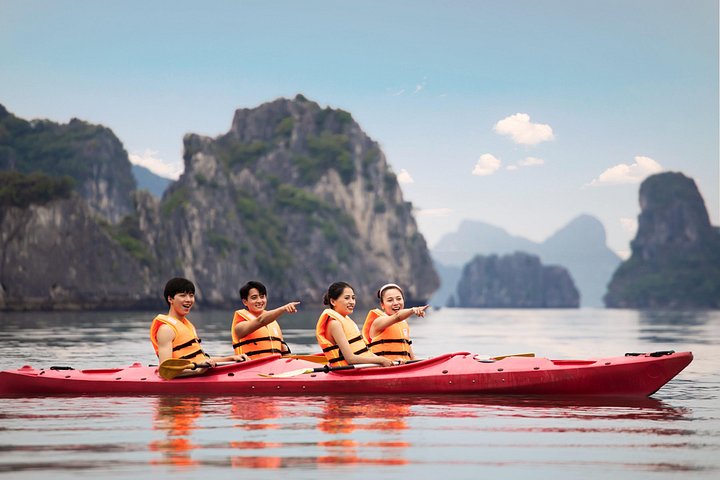 Hanoi: Discover the Hidden Beauty of Bai Tu Long Bay – Day Cruise