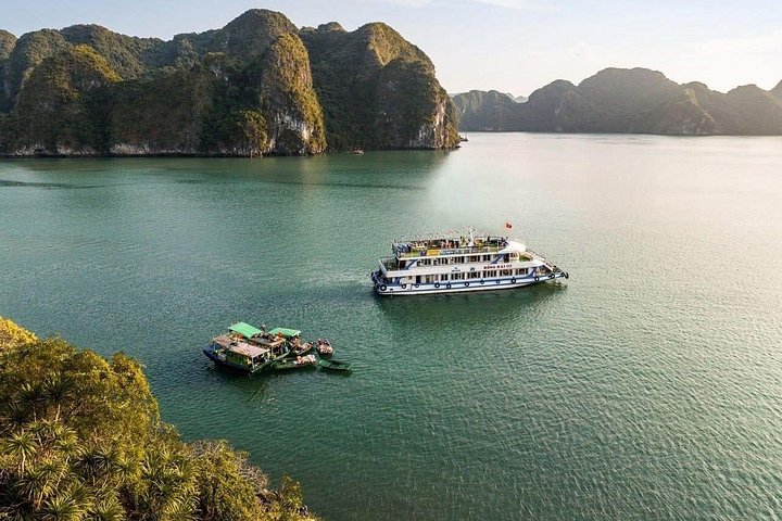 Deluxe Ha Long Bay Scenic Day Cruise with Cave, Island & Lunch