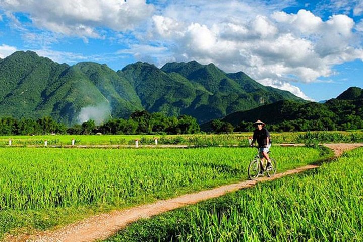 Mai Chau 2-Day 1-Night Tour from Hanoi with Biking & Thai Dance