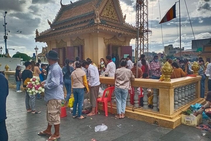 Full-Day Sightseeing and Historical Tour of Phnom Penh