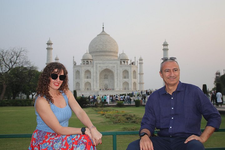 Skip-The-Line Taj Mahal Guided Tour with Flexible Options