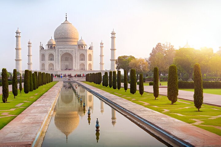 Private Taj Mahal Sunrise Tour and Agra Sightseeing from Delhi