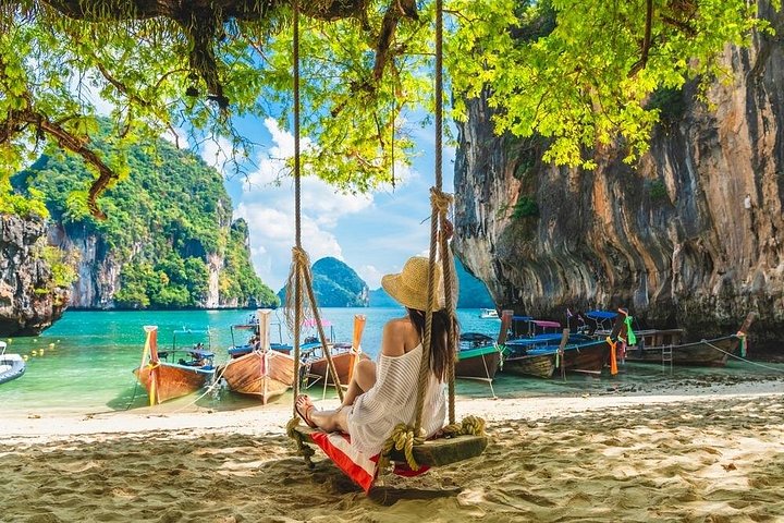 Krabi Hong Island Tour by Speedboat