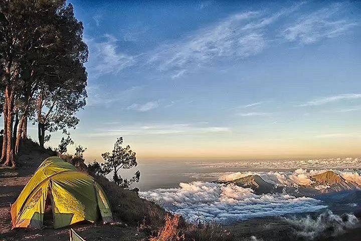 Mount Rinjani Trekking 3D2N via Sembalun – Summit, Rim & Lake