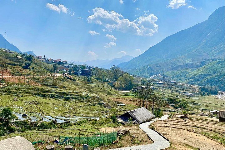 Sapa Trekking Tour 2 Days 1 Night By Bus , Homestay Overnight